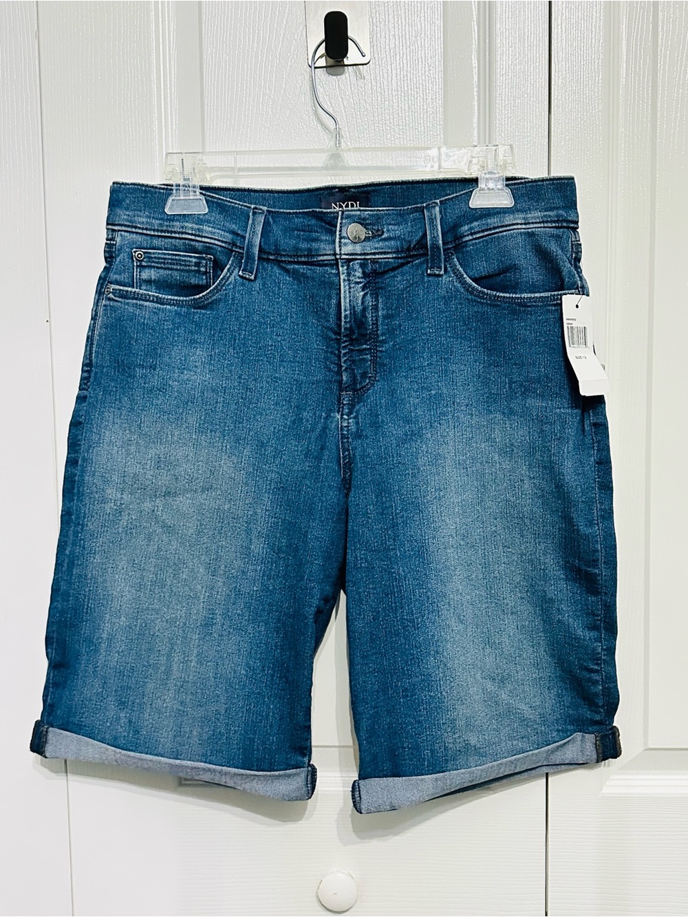 NWT NYDJ Briella Denim Shorts Women’s Size 12 Short Lift Tuck Cuffed